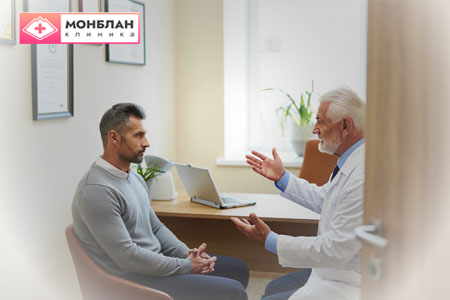 Врач беседует с пациентом